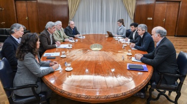 La eterna promesa: Caputo recibió a la Sociedad Rural y se comprometió a bajar las retenciones
