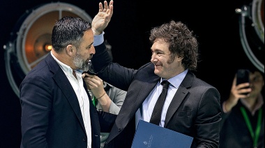 Milei: "La AFA y los radicales pidieron votar por Massa, hasta la bendita Sociedad Rural lo apoyó"