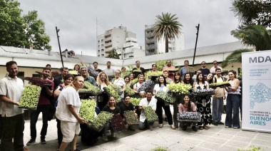 La Plata: autoridades municipales entregaron plantines a organizaciones e instituciones