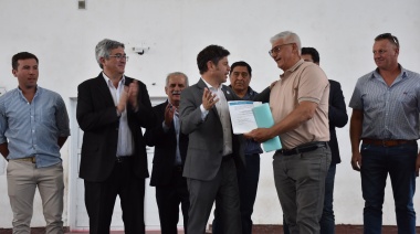 Kicillof entregó la habilitación al primer frigorífico de faena bovina de Carmen de Patagones
