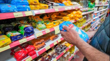 Pelear con las manos atadas: se flexibiliza la importación de alimentos sin bajar impuestos a la industria nacional