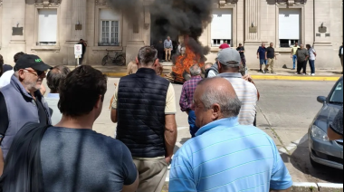 Productores protestaron en 9 de Julio por los caminos rurales anegados