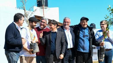 Bragado: Kicillof y el ministro Javier Rodríguez entregaron árboles frutales