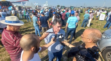 Achetoni: "El gobierno y la oposición se divierten con nosotros"