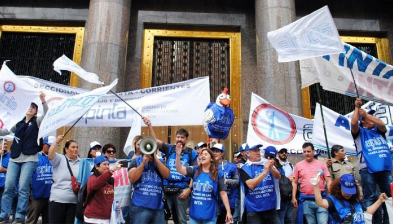 El Gobierno pasó a disponibilidad a más de 300 empleados del INTA, INASE e INV