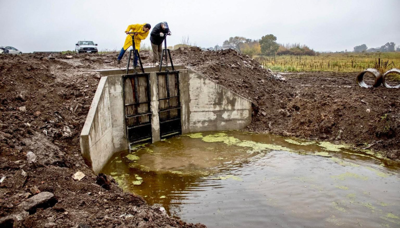 Una nueva obra hidráulica en Dolores permite mejorar el manejo del agua