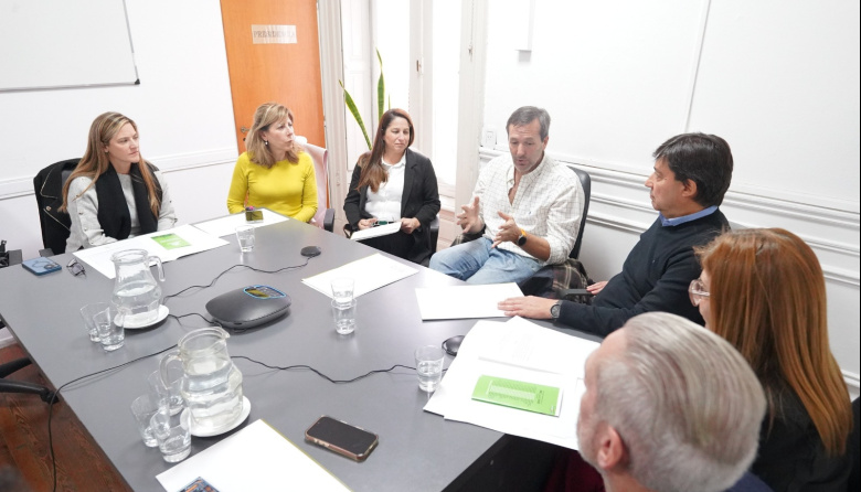 Vaccarezza respaldó la certificación gratuita y voluntaria del Renatre para promover prácticas laborales sostenibles en el campo