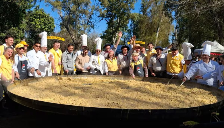 Vecinos de San Isidro prepararon un omelette gigante para promocionar el huevo