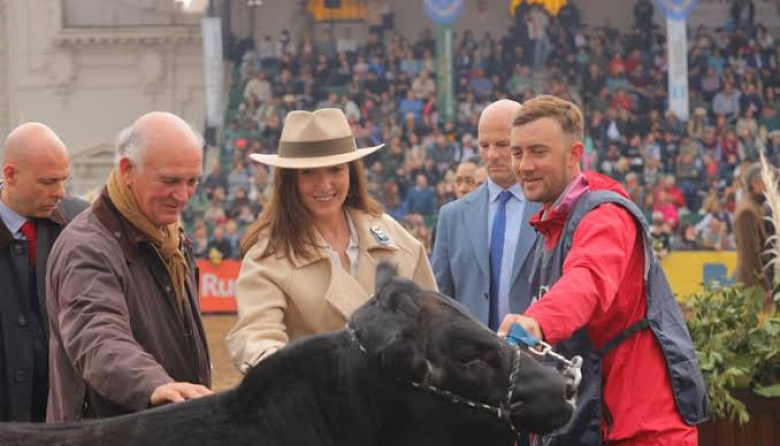 Villarruel cruzó a Milei por la falta de obra pública y reclamó bajar las retenciones