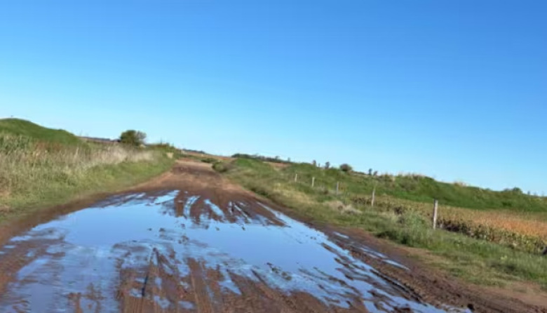 Denuncian que el municipio de Arrecifes gastó $70 millones en una fiesta mientras los caminos rurales siguen intransitables