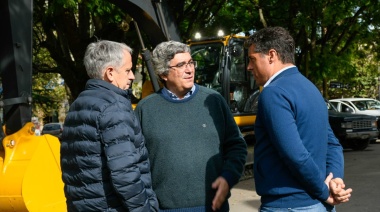 Chascomús: Javier Rodríguez y el diputado Cote Rossi entregaron maquinaria vial