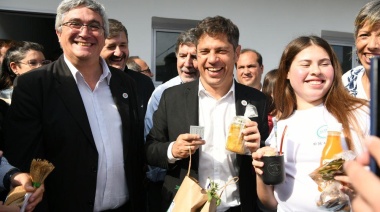 Axel Kicillof y Javier Rodríguez inauguraron una sala de faena avícola en 30 de agosto