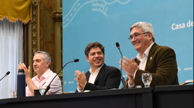 Axel Kicillof y Javier Rodríguez entregaron el certificado Nº 20.000 de manipulación de alimentos para el Servicio Alimentario Escolar