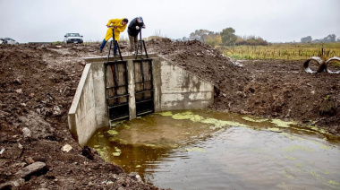 Una nueva obra hidráulica en Dolores permite mejorar el manejo del agua