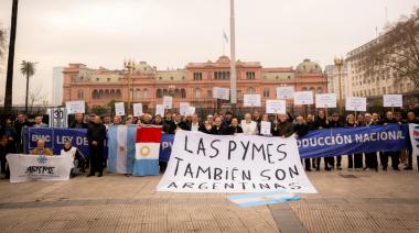 Más de 200 empresarios se movilizaron frente a Casa Rosada por el cierre de 30.000 empresas