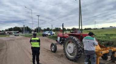 Sancionaron a un tractor por transitar sobre un camino rural recién reparado