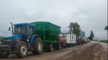 Sancionaron a maquinaria pesada por circular en caminos rurales en plena lluvia