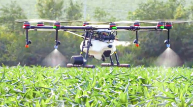 Casafe publicó un libro con buenas prácticas para fitosanitarios con drones