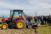 Desarrollo Agrario y el municipio de Berazategui entregaron equipamiento a productores rurales