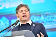 Kicillof volvió a aburrir desde un atril: una clase magistral sin esperanza ni idea de futuro