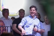 El ajuste de Kicillof en Buenos Aires: lo único que aumentó fue el pago de intereses de deuda