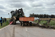 Volcaron un camión y una pulverizadora en la Ruta 228